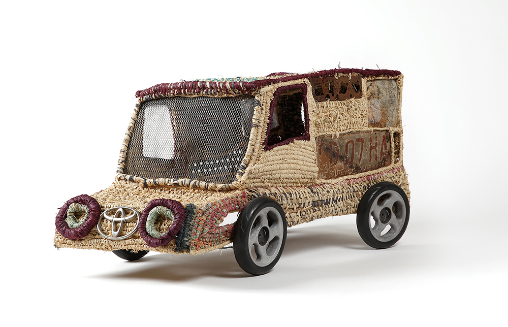 Mutuka Rikina! (Flash Car!) - Sculpture - Noreen Heffernan, Monica King