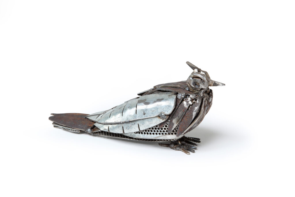 Crested pigeon sitting - Sculpture - W K